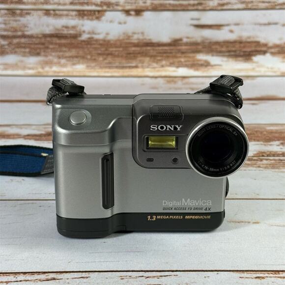 Sony Mavica MVC-FD88 Digital Camera 1.3MP 16x Zoom Silver Vintage